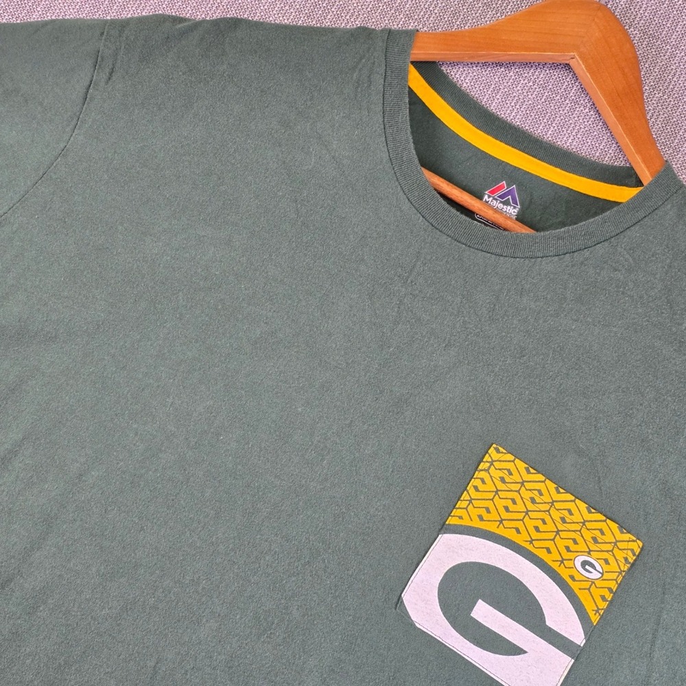 Green Bay Packers x Majestic Pocket T-Shirt Mens XXL Green Yellow Graphic NFL